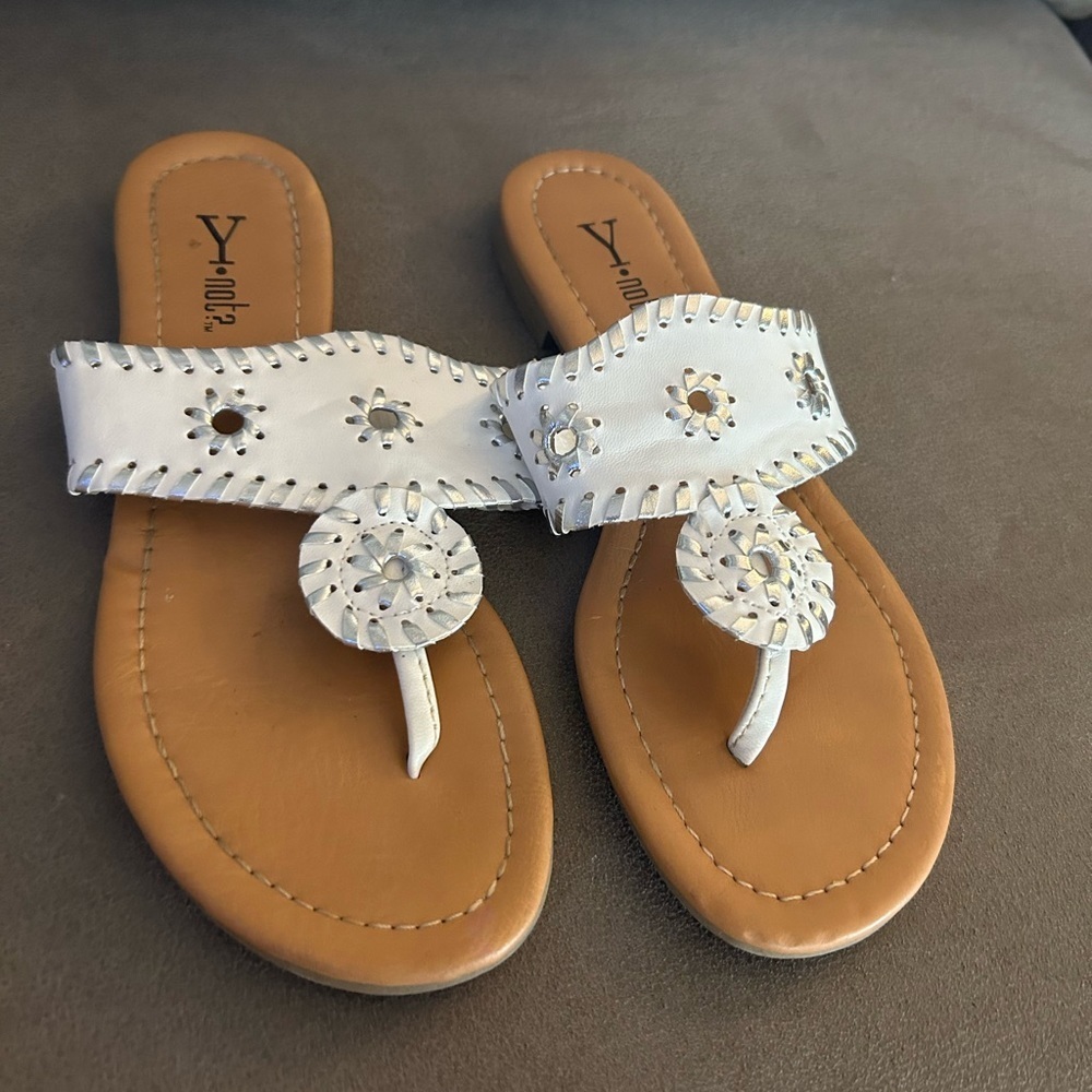 50%offw❤️ Y Not Crissy Medallion Sandals white size 6 New